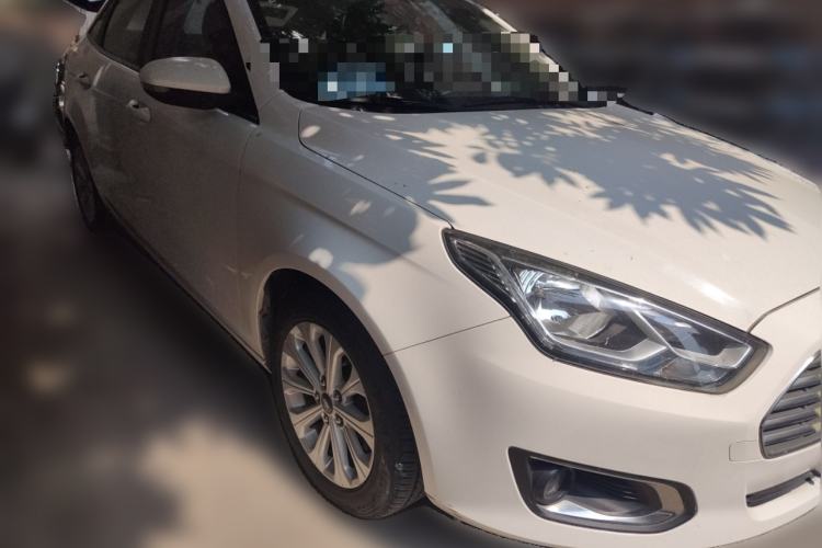 Used Ford Escort 2015 1.5L Manual Fashion Edition Exterior 2