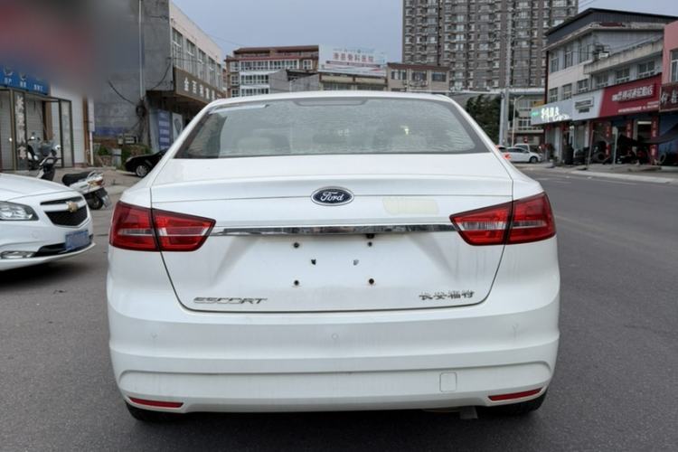 Used Ford Escort 2015 1.5L Manual Fashion Edition Exterior 2