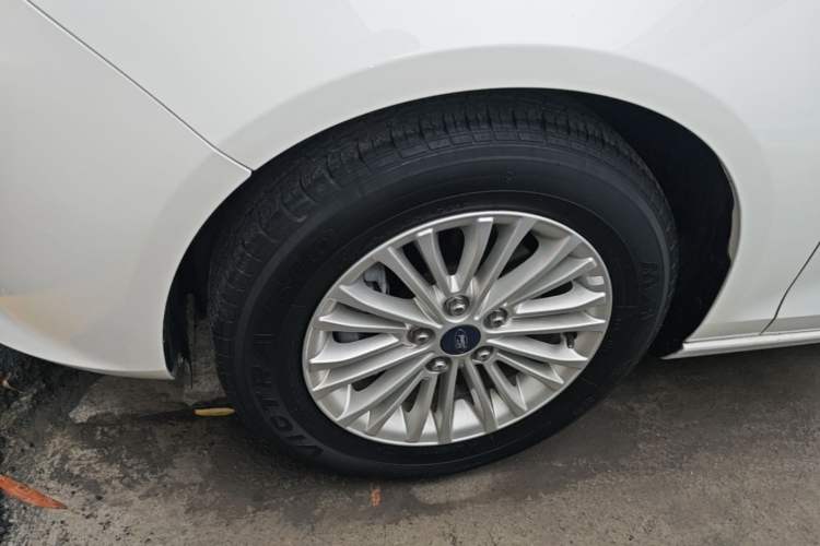 Used Ford Escort 2015 1.5L Automatic Comfort Edition Exterior 2