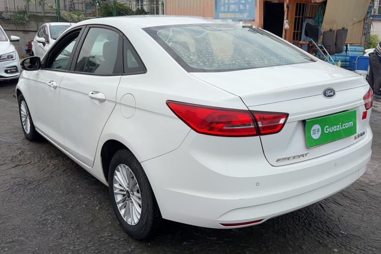 Used Ford Escort 2015 1.5L Manual Comfort Model Exterior 2