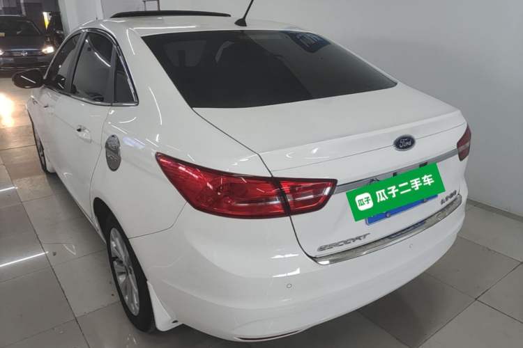 Used Ford Escort 2015 1.5L Automatic Fashion Model Exterior 2