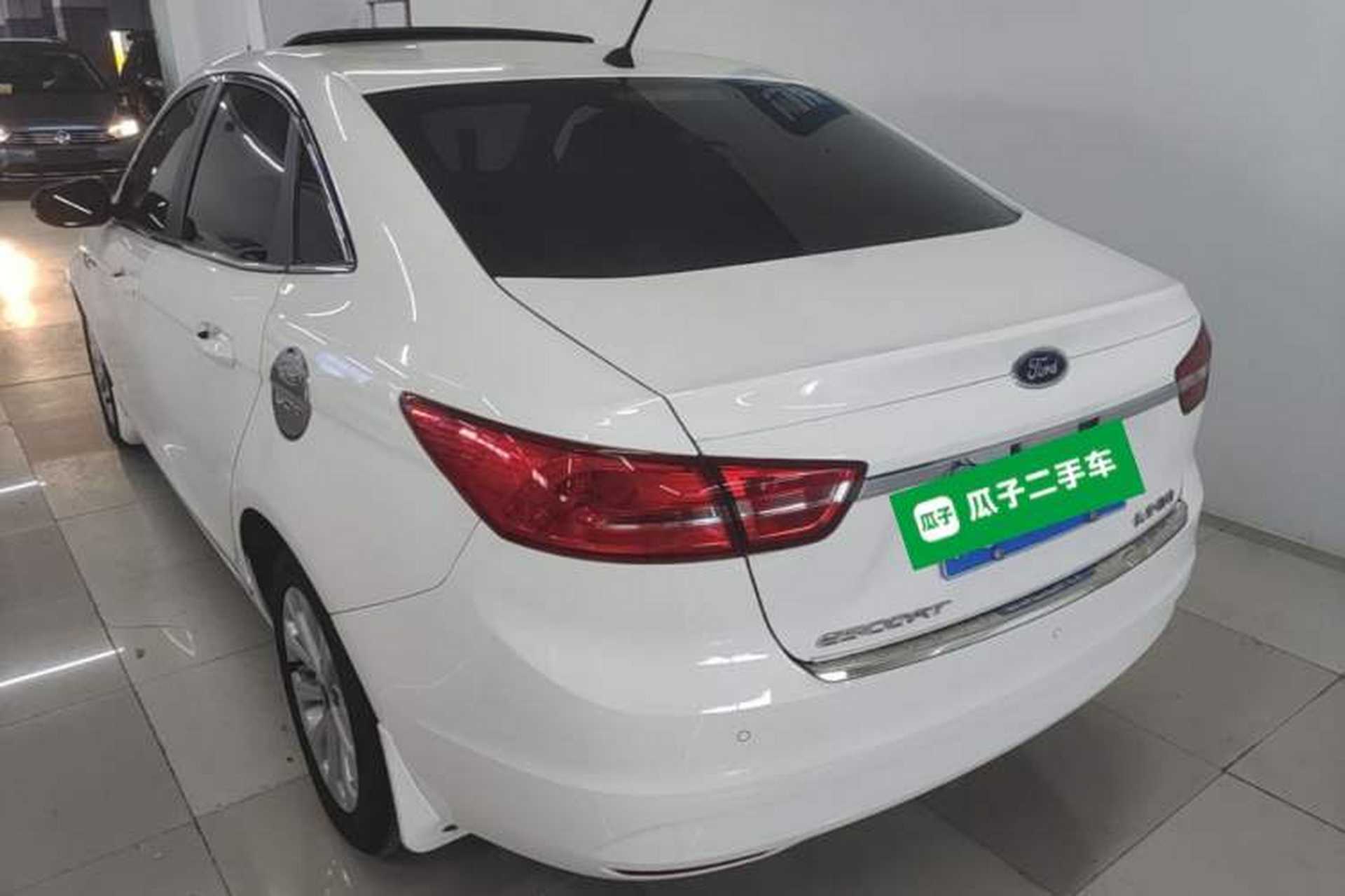 Used Ford Escort 2015 1.5L Automatic Fashion Model Exterior 2