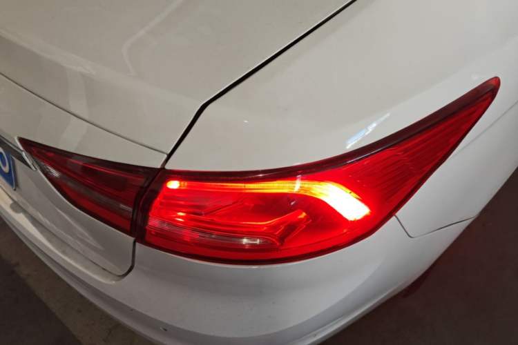 Used Ford Escort 2015 1.5L Automatic Fashion Model Exterior 3