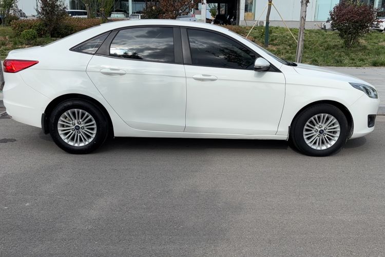 Used Ford Escort 2015 1.5L Automatic Comfort Edition Exterior 3