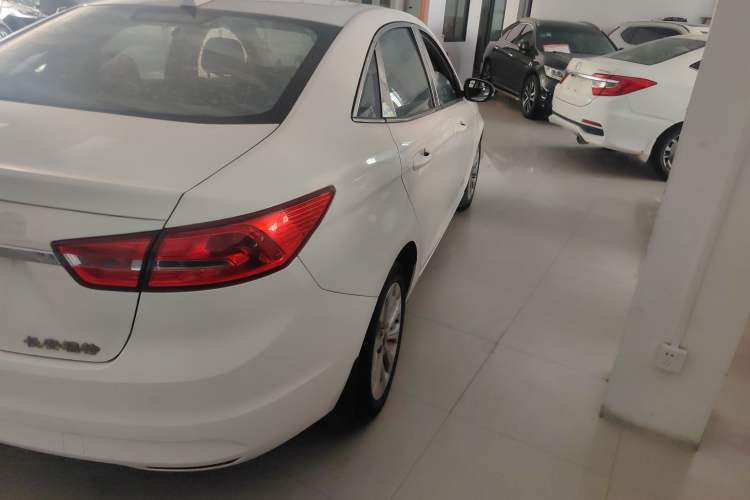 Used Ford Escort 2015 1.5L Automatic Fashion Model Exterior 3