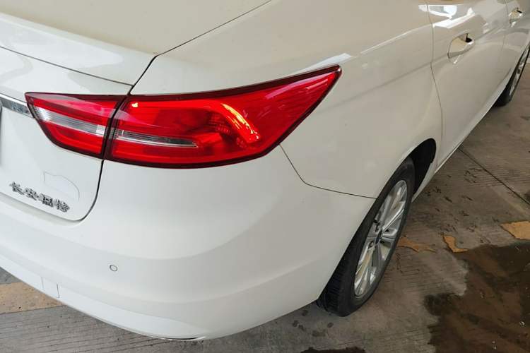 Used Ford Escort 2015 1.5L Automatic Fashion Model Exterior 3