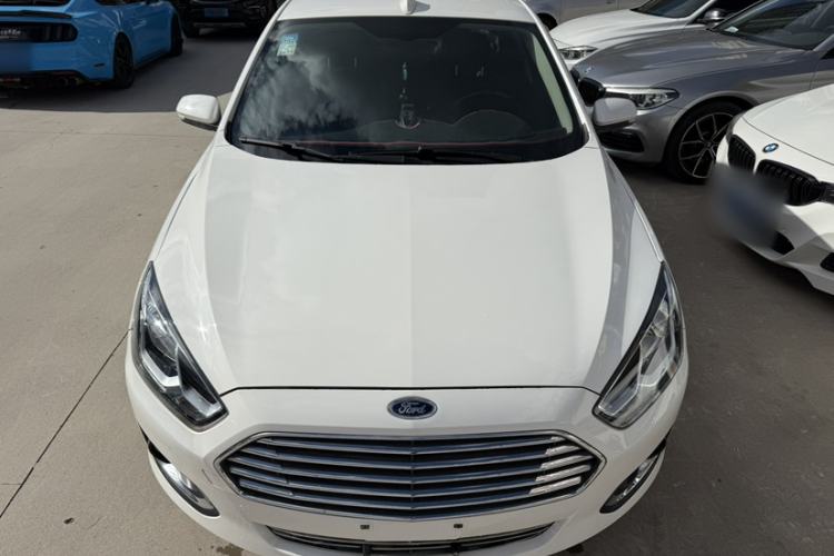 Used Ford Escort 2015 1.5L Manual Fashion Edition Exterior 3