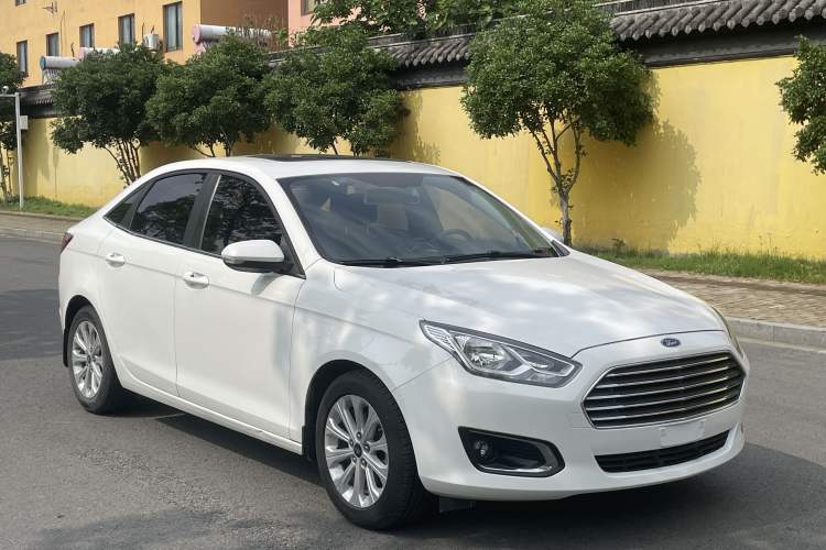 Used Ford Escort 2015 1.5L Automatic Fashion Model Exterior 3