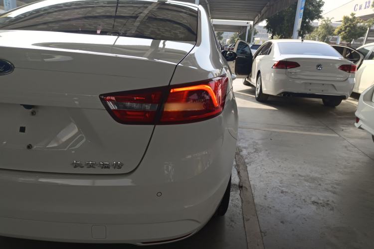 Used Ford Escort 2015 1.5L Automatic Comfort Edition Exterior 3
