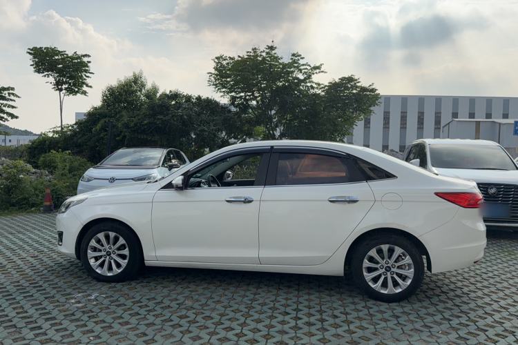 Used Ford Escort 2015 1.5L Automatic Fashion Model Exterior 3