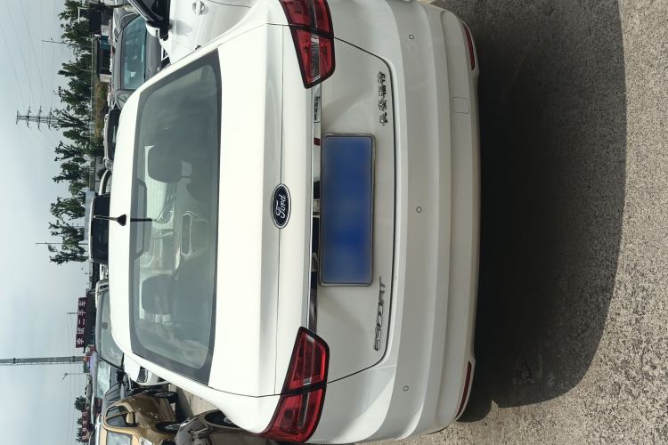 Used Ford Escort 2015 1.5L Automatic Fashion Model Exterior 3