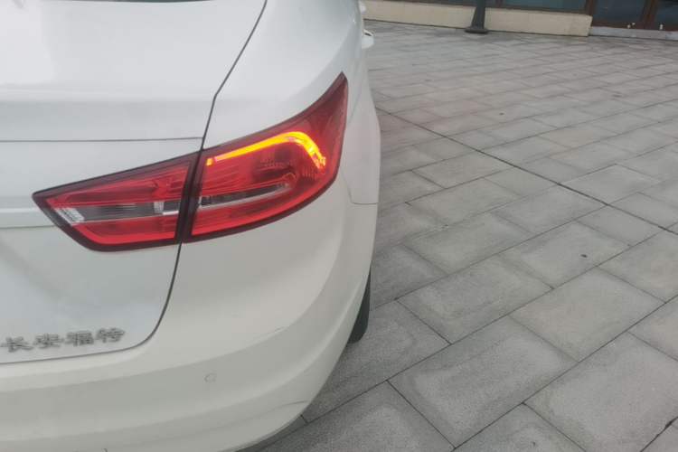 Used Ford Escort 2015 1.5L Automatic Comfort Edition Exterior 3