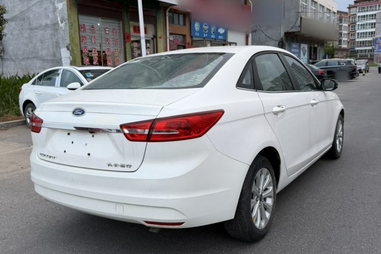 Used Ford Escort 2015 1.5L Manual Fashion Edition Exterior 3