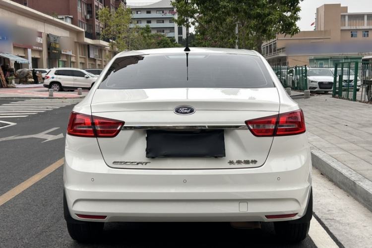 Used Ford Escort 2015 1.5L Automatic Comfort Edition Exterior 3