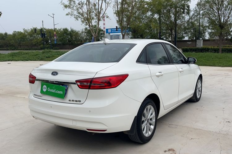 Used Ford Escort 2015 1.5L Automatic Fashion Model Exterior 4