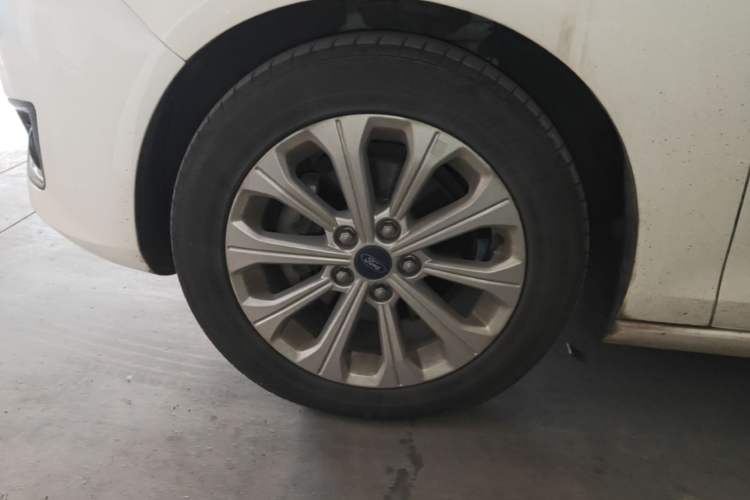 Used Ford Escort 2015 1.5L Automatic Fashion Model Exterior 4