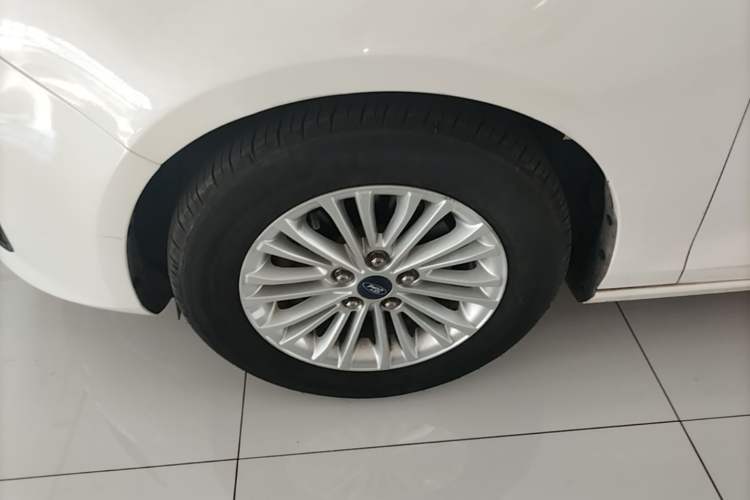 Used Ford Escort 2015 1.5L Automatic Comfort Edition Exterior 4