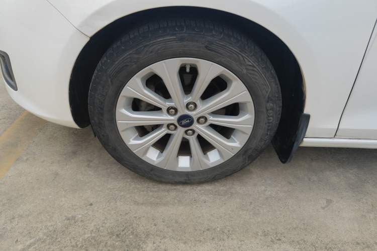 Used Ford Escort 2015 1.5L Automatic Fashion Model Exterior 4