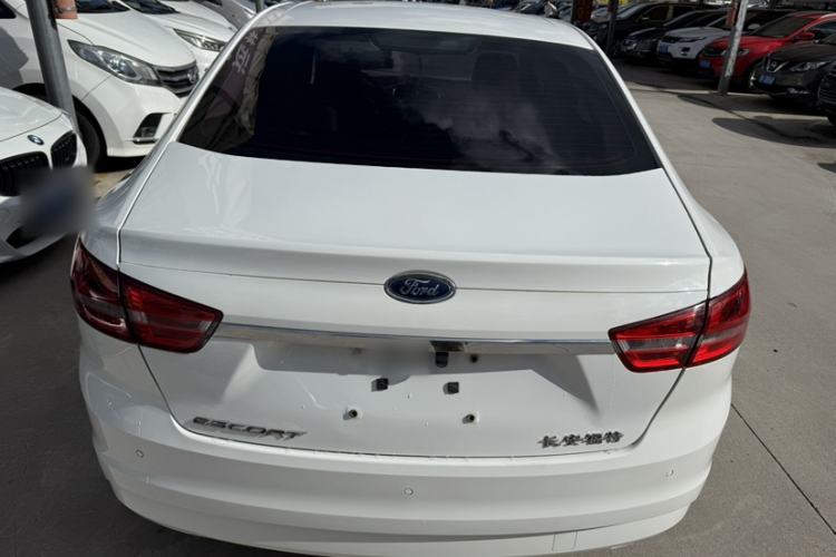 Used Ford Escort 2015 1.5L Manual Fashion Edition Exterior 4