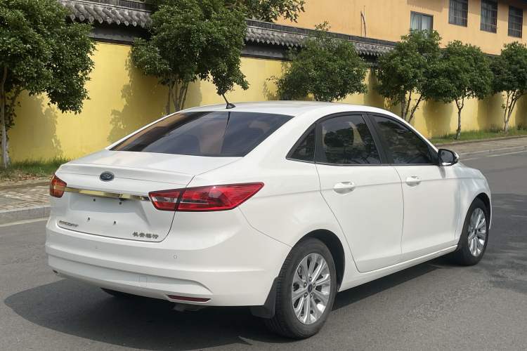 Used Ford Escort 2015 1.5L Automatic Fashion Model Exterior 4