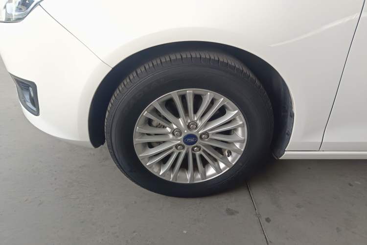 Used Ford Escort 2015 1.5L Automatic Comfort Edition Exterior 4