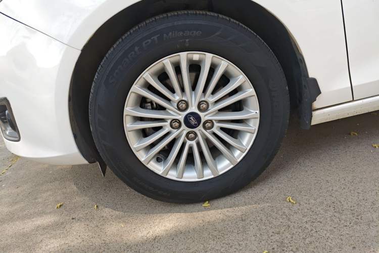 Used Ford Escort 2015 1.5L Manual Comfort Model Exterior 4