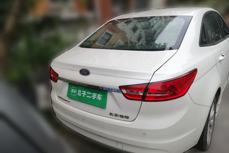 Used Ford Escort 2015 1.5L Automatic Fashion Model Exterior 4