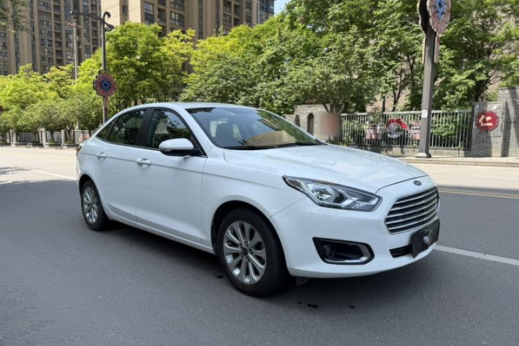 Used Ford Escort 2015 1.5L Automatic Fashion Model Exterior 4