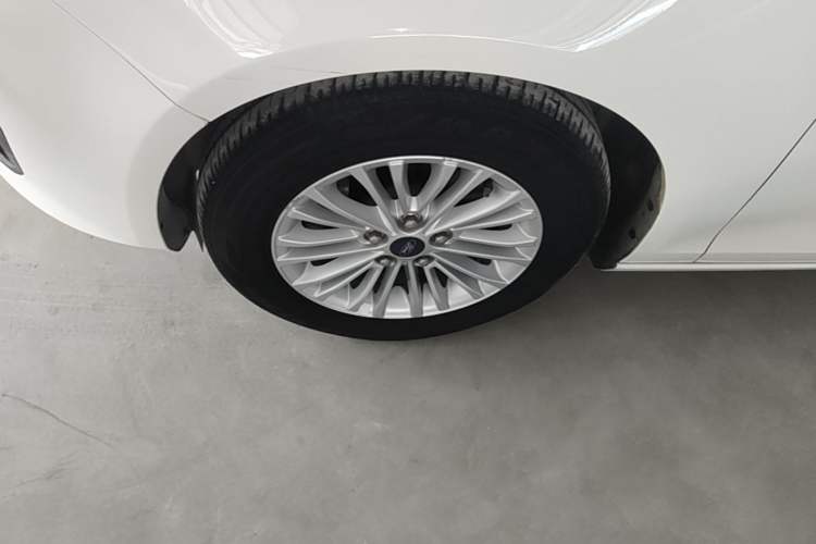 Used Ford Escort 2015 1.5L Automatic Comfort Edition Exterior 4