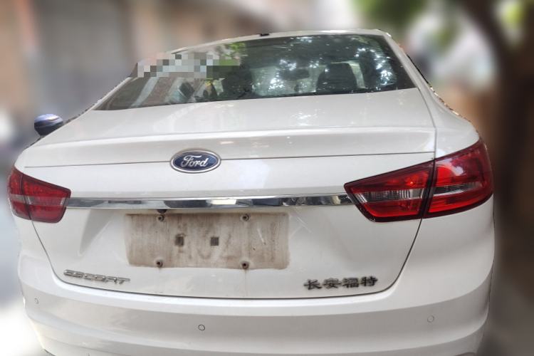 Used Ford Escort 2015 1.5L Manual Fashion Edition Exterior 4