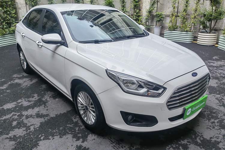Used Ford Escort 2015 1.5L Automatic Comfort Edition Exterior 4
