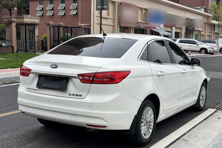 Used Ford Escort 2015 1.5L Automatic Comfort Edition Exterior 4