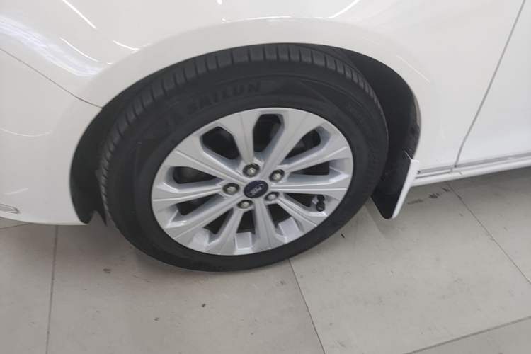 Used Ford Escort 2015 1.5L Automatic Fashion Model Exterior 4