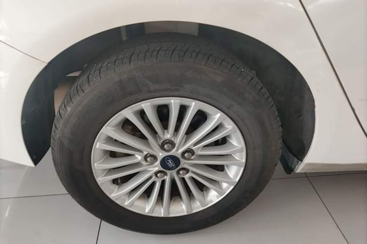 Used Ford Escort 2015 1.5L Automatic Comfort Edition Exterior 5