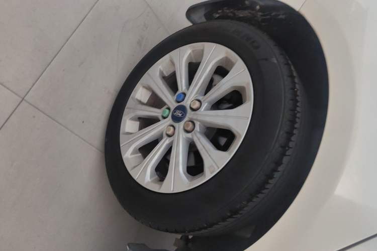 Used Ford Escort 2015 1.5L Automatic Fashion Model Exterior 5