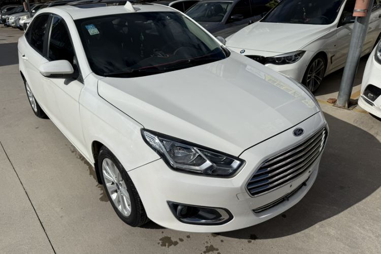 Used Ford Escort 2015 1.5L Manual Fashion Edition Exterior 5