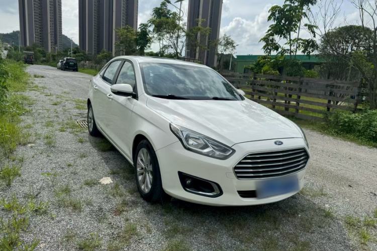 Used Ford Escort 2015 1.5L Automatic Fashion Model Exterior 5