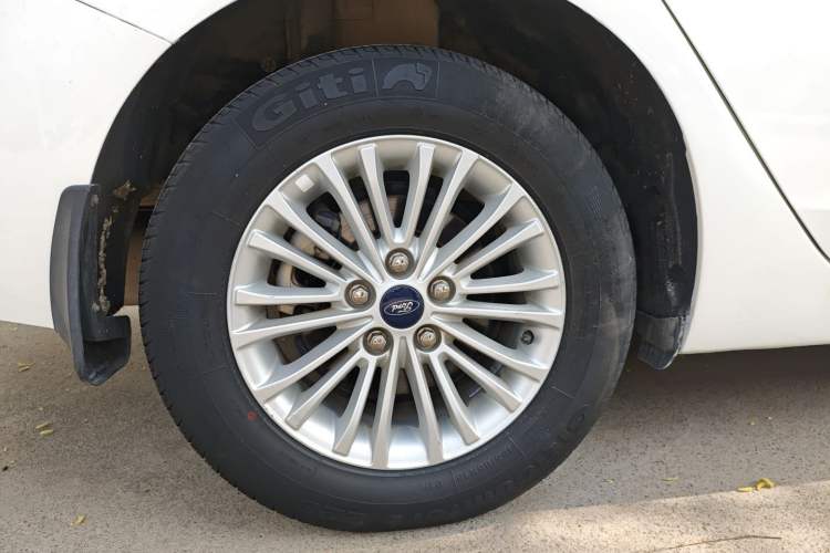 Used Ford Escort 2015 1.5L Manual Comfort Model Exterior 5
