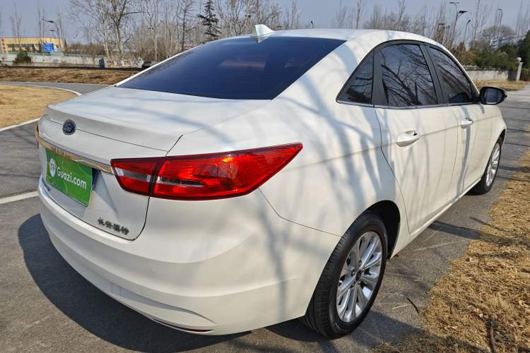 Used Ford Escort 2015 1.5L Automatic Fashion Model Exterior 5