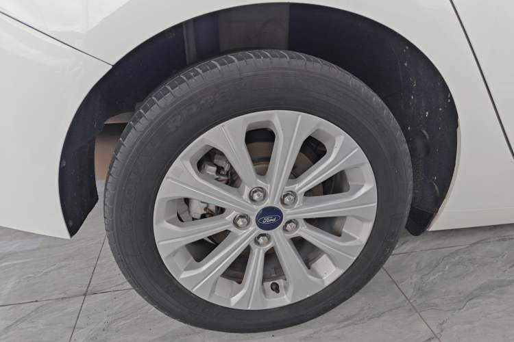 Used Ford Escort 2015 1.5L Manual Fashion Edition Exterior 5