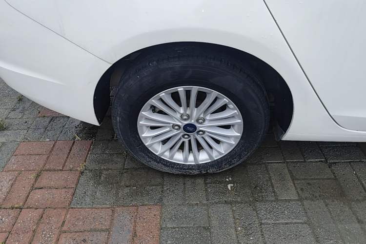Used Ford Escort 2015 1.5L Automatic Comfort Edition Exterior 5