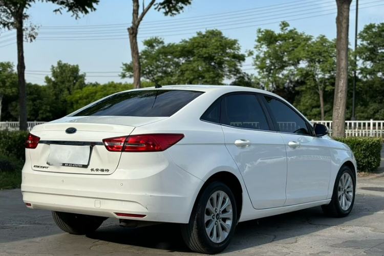 Used Ford Escort 2015 1.5L Automatic Fashion Model Exterior 5