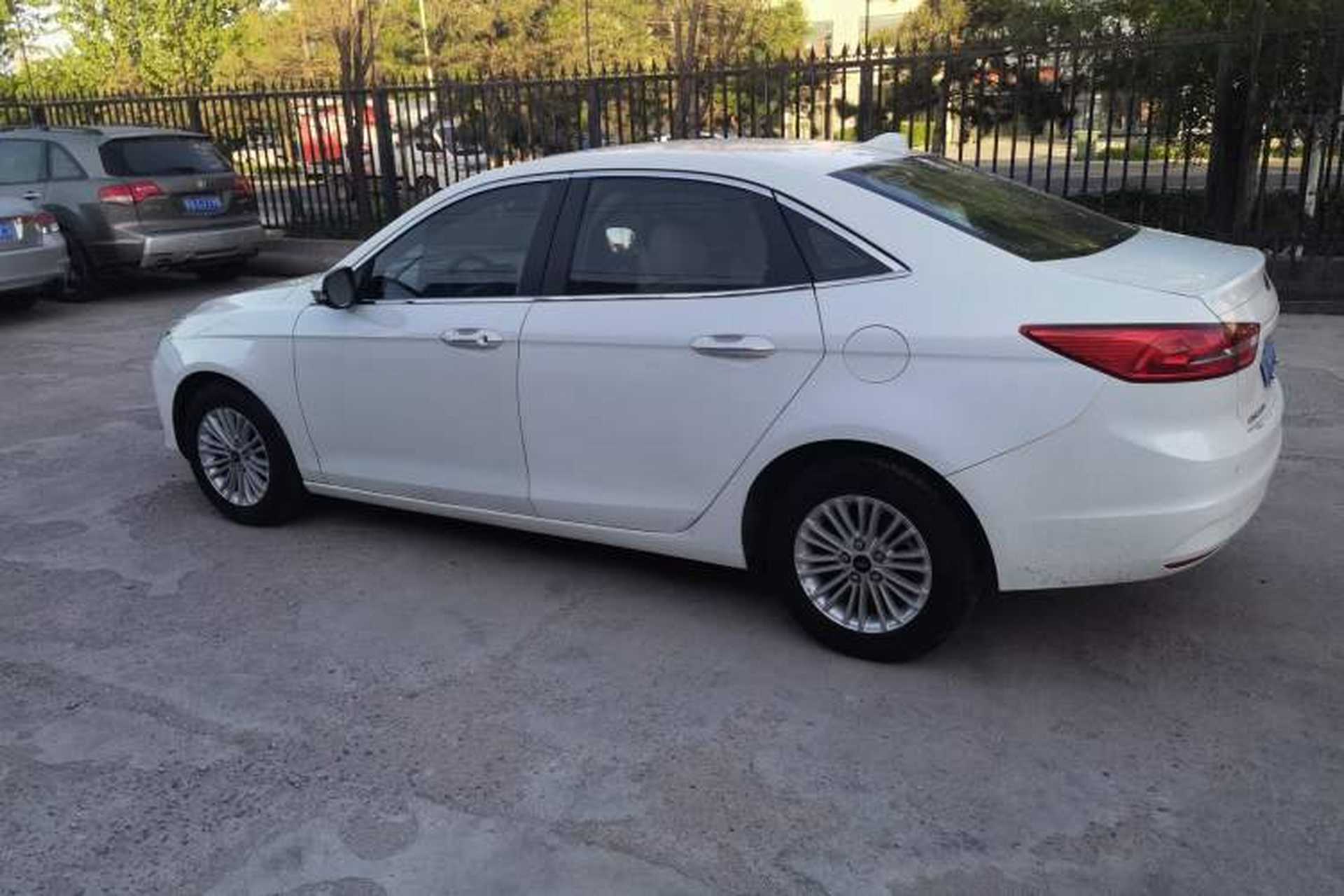 Used Ford Escort 2015 1.5L Automatic Comfort Edition Exterior 5