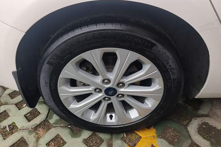 Used Ford Escort 2015 1.5L Automatic Fashion Model Exterior 5