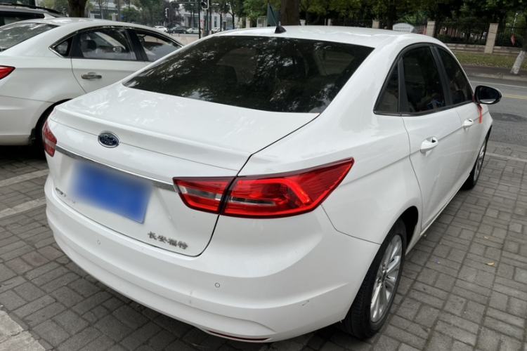 Used Ford Escort 2015 1.5L Automatic Fashion Model Exterior 5