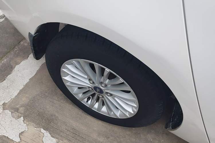 Used Ford Escort 2015 1.5L Automatic Comfort Edition Exterior 5