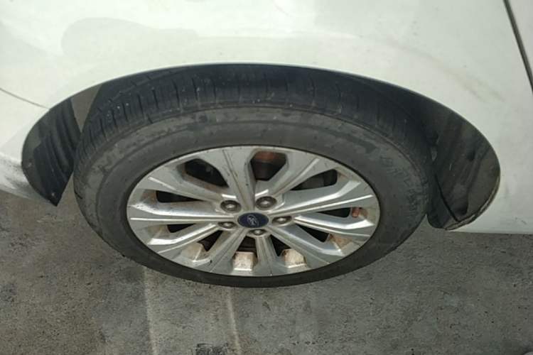 Used Ford Escort 2015 1.5L Automatic Fashion Model Exterior 5