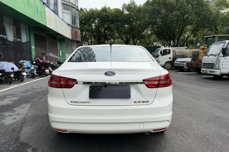 Used Ford Escort 2015 1.5L Automatic Fashion Model Exterior 5