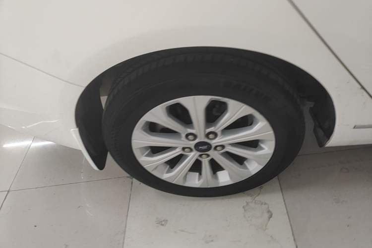 Used Ford Escort 2015 1.5L Automatic Fashion Model Exterior 5