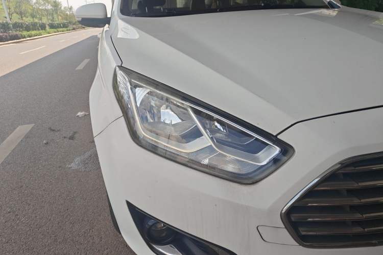 Used Ford Escort 2015 1.5L Automatic Fashion Model Exterior 6